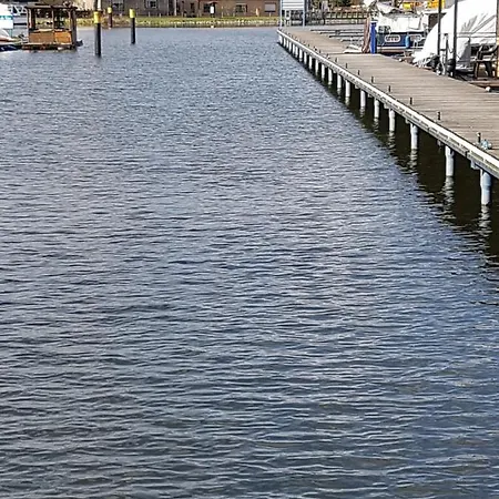 Båthotell Unique Water Tiny Hausboot Fuer 2 Personen