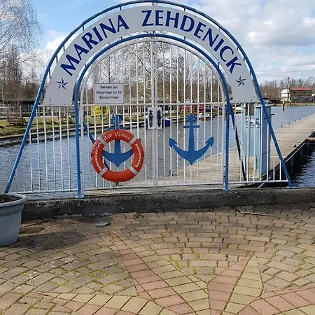 Unique Water Tiny Hausboot Fuer 2 Personen 자흐데니크