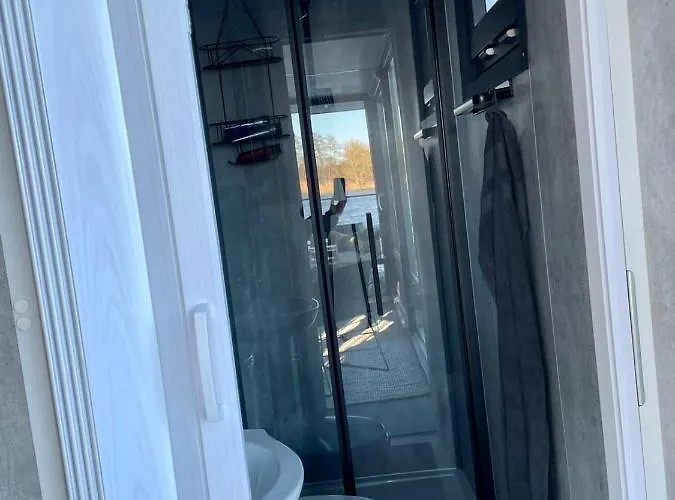 Unique Water Tiny Hausboot Fuer 2 Personen Bådhotel *