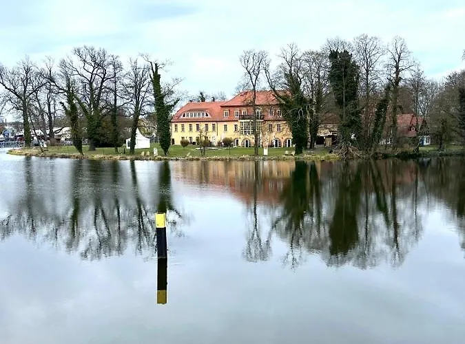 Unique Water Tiny Hausboot Fuer 2 Personen Zehdenick