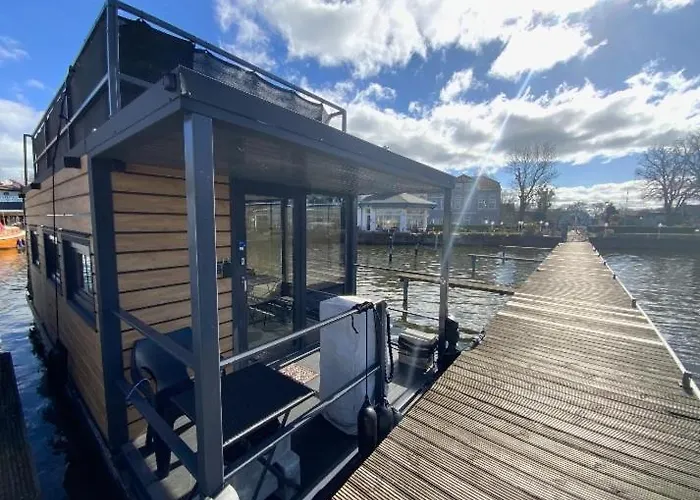 بوتيل Unique Water Tiny Hausboot Fuer 2 Personen تسيهدينك