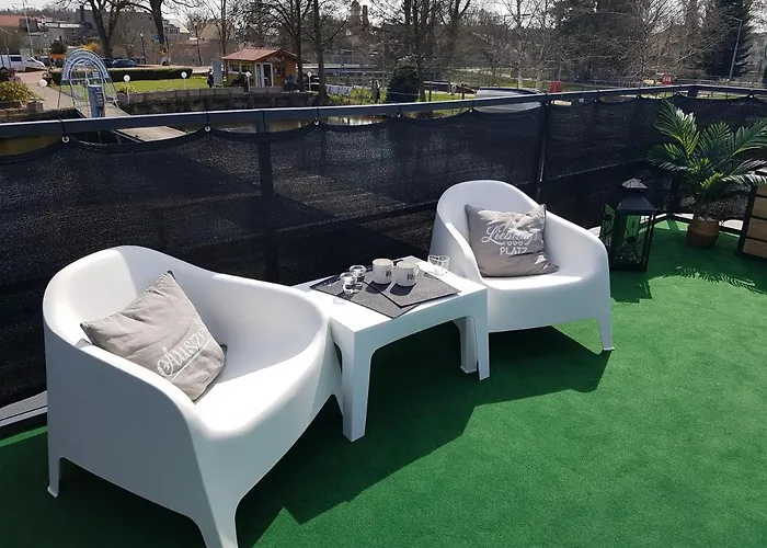 Unique Water Tiny Hausboot Fuer 2 Personen بوتيل